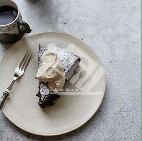 کیک شکلاتی تلخ بدون آرد با کرم قهوه