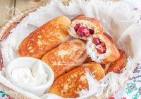 پیراشکی پنیری میوه ای