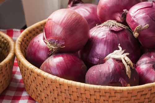 ۶ دلیل برای خوردن پیاز