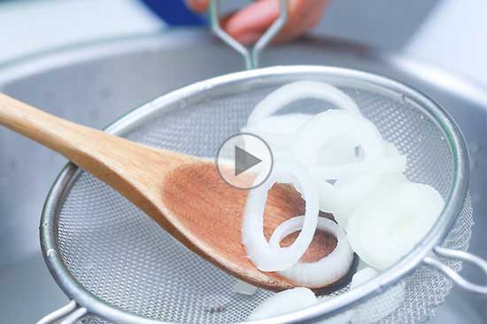 چگونه تندی پیاز را کم کنیم؟