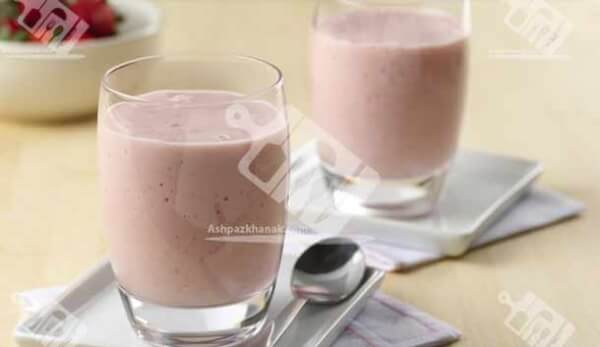 اسموتی توت فرنگی و موز