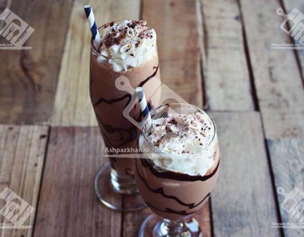 میلک شیک شکلاتی ساده